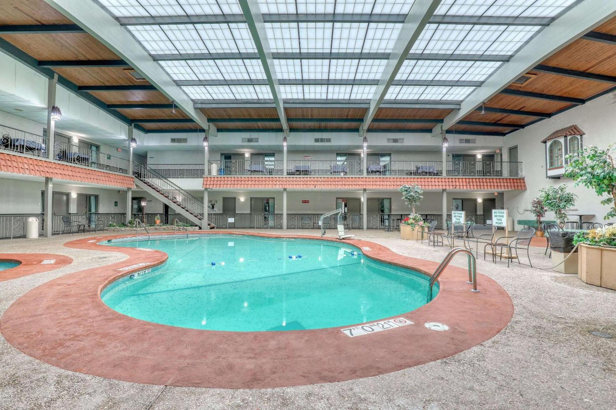 Quality Inn & Suites Downtown Грин Бэй Экстерьер фото