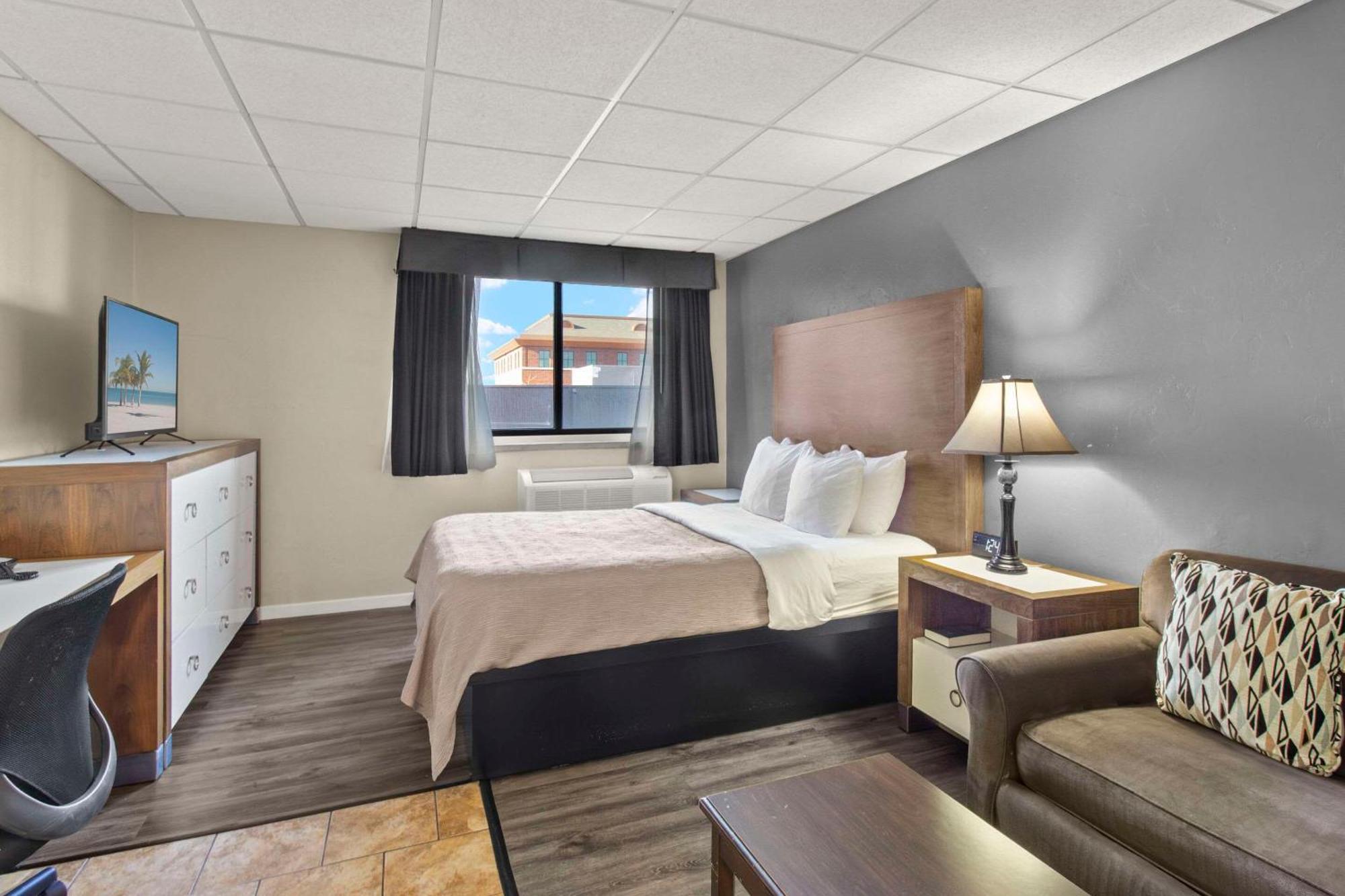 Quality Inn & Suites Downtown Грин Бэй Экстерьер фото